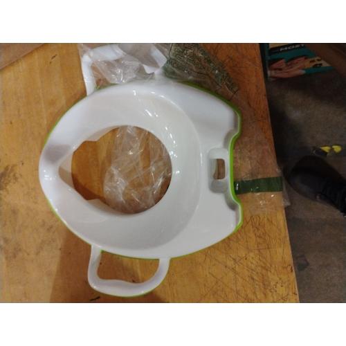 Munchkin® Sturdy™ Potty Training Seat, Green‼️light dirt and good condition‼️