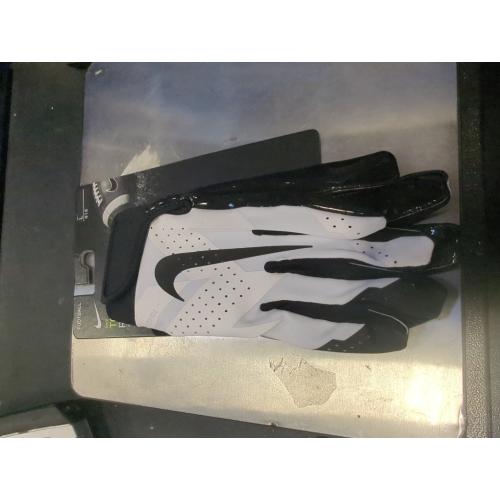 Size L Black and White Nike Youth Torque 2.0 Receiver Gloves