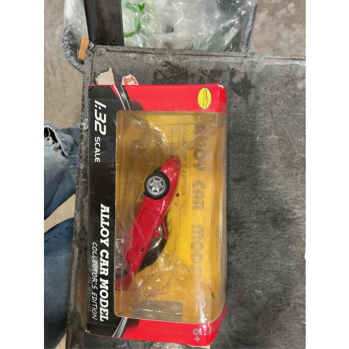 1/32 Mazda Miata MX-5 Alloy Model Car, Toy Car with Pullback, Removable Top, Blinking Lights, Toy Car with Sound and Bright Lights, Collectible Grade Gift for Kids (Red)