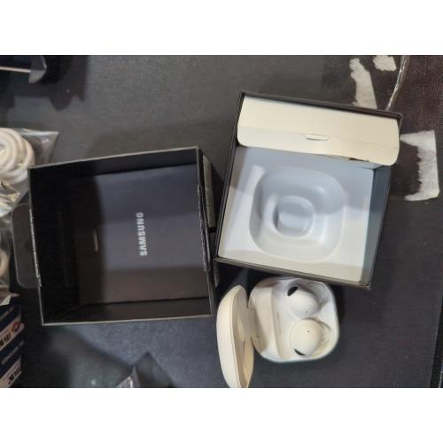 SAMSUNG Galaxy Buds2 Pro True Wireless Bluetooth Earbud Headphones - White