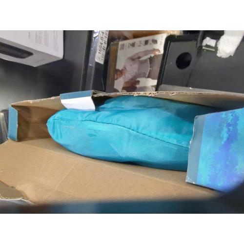 W&O Dino Paradise Play Tent with Roar Button - Epic Pop Up Tent for Boys & Girls - Perfect for Indoor & Outdoor Adventures