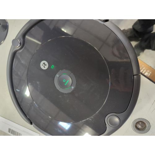 iRobot Roomba 694 Robot Vacuum-Wi-Fi Connectivity, Personalized Cleaning Recommendations, Works with Alexa, Good for Pet Hair, Carpets, Hard Floors, Self-Charging