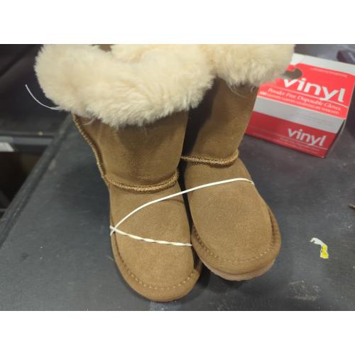 Size 8C Color brown fur lined Boots For kids
