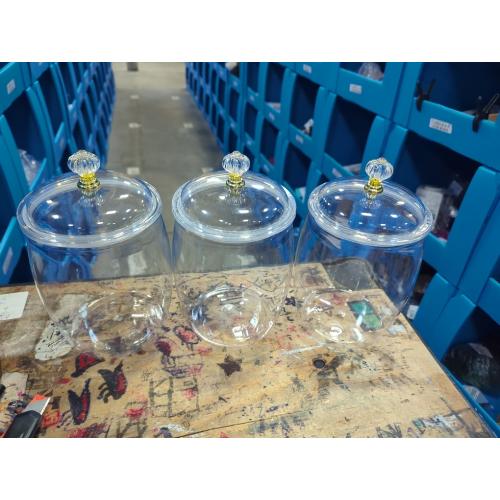 Nuogo 4 Pcs Plastic Candy and Cookie Jars with Lids Clear Cookie Container Candy Jars Large Airtight Apothecary Storage Organization for Wedding Home Kitchen Bar(30 oz)