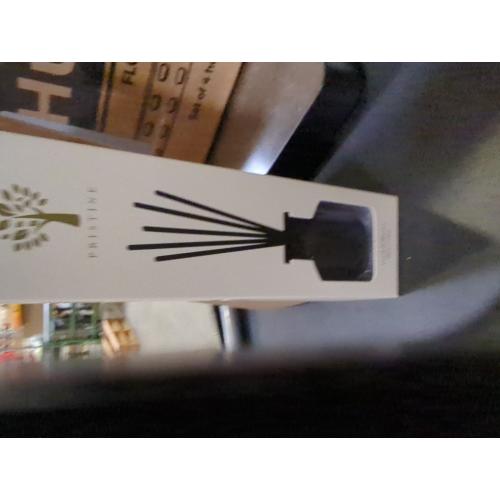 NUHR Home Reed Diffuser Oud & Amber Sticks for Home Multi Note Fragrance - Long Lasting Aroma Perfect Reed Diffuser, Minimum of 4 Months, UK-Made- Gift Set 100ml