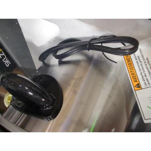 Size 4.5 Qt. color silver White Manual Slow Cooker with Glass Lid and Keep Warm Setting