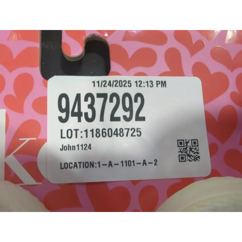 Size M 6 1/2 -7 1/2 Color White fuzzy heart slippers