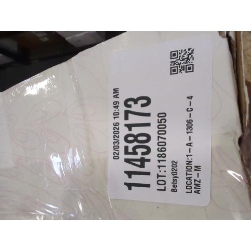 Soft white blanket for beds and sofas, perfect for snuggling.