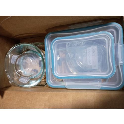 Snapware Pyrex 18-piece Glass Food Storage Set (1 Lid damaged)