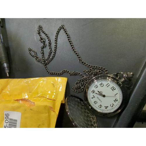 BLACK RORIOS Pocket Watch Vintage Steel Mens Womens Pocket Watches Smooth Case Arabic Numbers Modern Quartz Pocket Watch with Chain