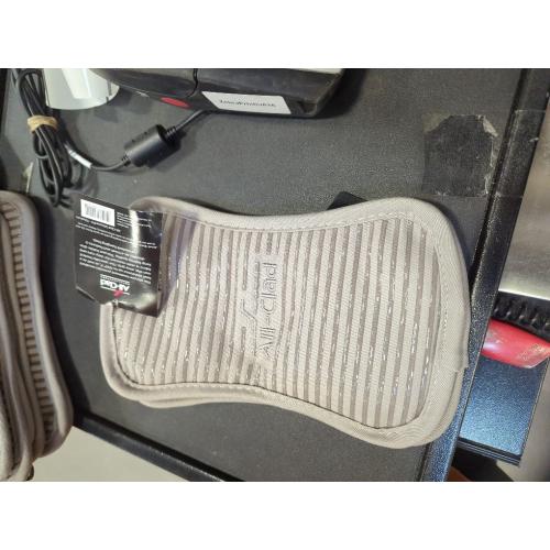 All-Clad Premium Pot Holder & Heating Pad, (2-Pack) Heat Resistant to 500 Degrees, 100% Cotton 10x6.25 for Kitchen and Barbeque, Pewter