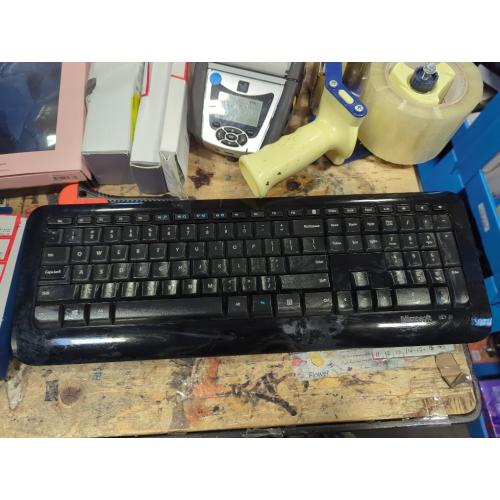 Microsoft Wireless Desktop. Wireless Keyboard and Mouse Combo. Snap-in USB Transciever.