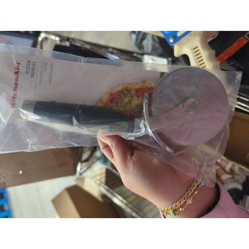 KitchenAid Gourmet Stainless Steel Pizza Wheel with Sharp Blade to Easily Cutting Pizza Crusts, Pies, and more, Finger Guard for Safety and Comfort Grip to Protect Fingers, Dishwasher Safe, Black