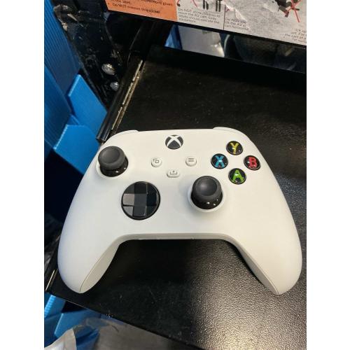 Xbox Wireless Gaming Controller (2025) – Robot White – Play on Xbox, Windows, Android, iOS, FireTV Sticks, Smart TVs, VR Headsets