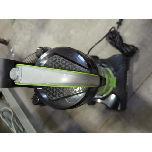 Eureka Airspeed Ultra-Lightweight Compact Bagless Upright Vacuum Cleaner, NEU10AE4, Green