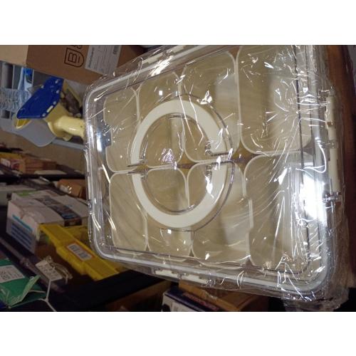 HRXFOZ Divided Serving Tray with Lid and Handle, 8 Compartment Snack Box, Portable Snack Platter for Fruits, Veggies, Nuts, Party Entertaining, Picnic (1 PCS)