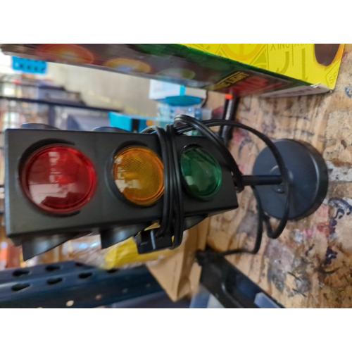 Rhode Island Novelty Eltrali 8 Inch Traffic Light Table Lamp