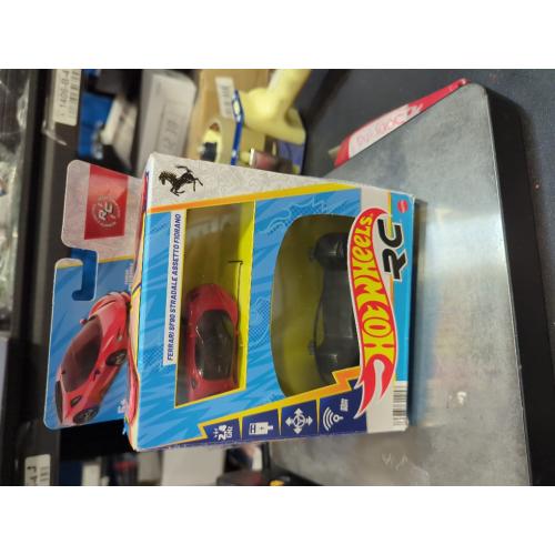 MATTEL  HW RC 1:64 FERARRI