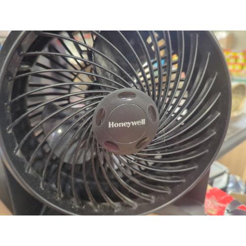 Honeywell TurboForce 11.3 in. H 3 speed Air Circulator Fan