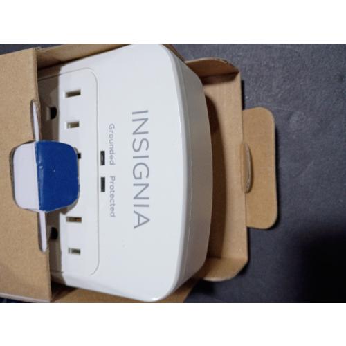 Insignia™ - 6-Outlet / 2-USB-C / 1-USB Wall Tap 1,800 Joules Surge Protector - White