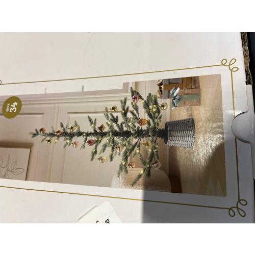 Vickerman 4' Mini Pine Artificial Christmas Tree, Warm White Italian LED Mini Lights, ( see the pictures)