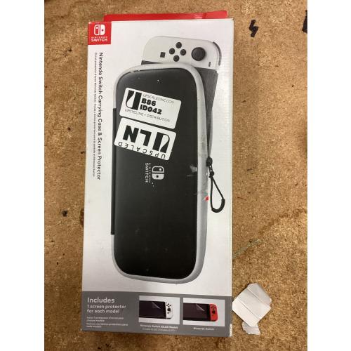 Nintendo - Switch Carrying Case & Screen Protector - Black
