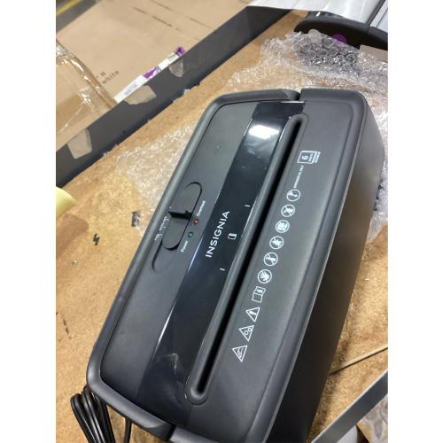 Insignia™ - 6-Sheet Crosscut Shredder - Black