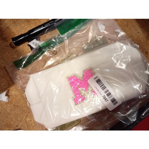 Personalized Makeup Bag Initial A-Z Preppy Patch Bag,Small PU Leather Travel Cosmetic Bag Pouch with Zipper,White Cute Toiletry Bag,Gift Ideal for Teen Girls Women Birthday Friend Mom,Letter M