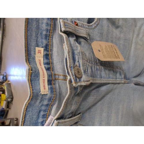 Levi's Women's Ribcage Straight Ankle. Size 31