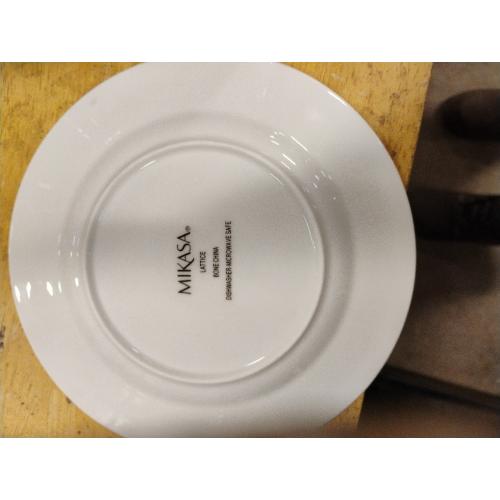 Mikasa Annabelle Bone China Dinnerware Set, 40-Piece Service for 8, White Hobnail Detail, Dinner Plates, Salad Plates, Bowls and Mugs, Dishwasher and Microwave Safe‼️light dirt and incomplete‼️