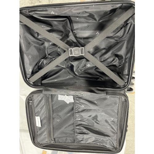 IT  Carry-On (This doesn't go down)