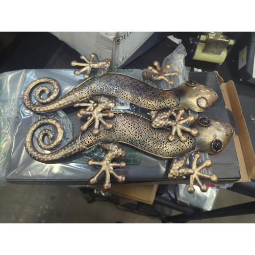 Pack of 2 Size 15 LIFFY Gecko Metal Wall Art Decor 2 Pack 15 Inch - Indoor & Outdoor Lizard Wall Art Hanging Sculpture for Home and Garden
