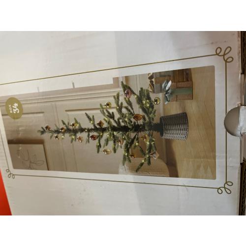 Vickerman 4' Mini Pine Artificial Christmas Tree, Warm White Italian LED Mini Lights, ( see the pictures)