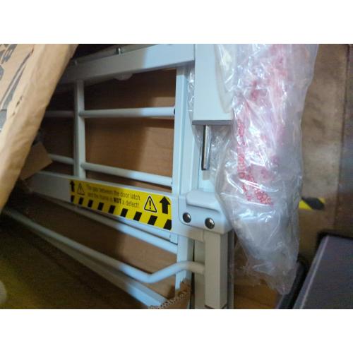 Carlson Extra-Wide Walk-Through Gate in White