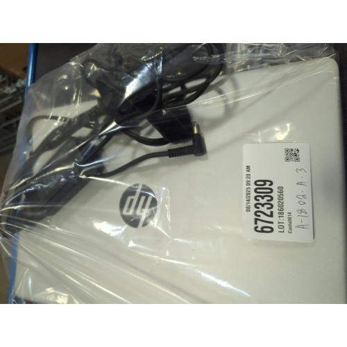 HP Notebook - 15-dw0038wm With Charger