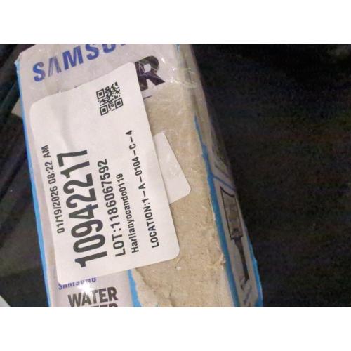 SAMSUNG Genuine Filter for Refrigerator Water and Ice, Carbon Block Filtration, Reduces 99% of Harmful Contaminants for Clean, Clear Drinking Water, 6-Month Life, HAF-QIN/EXP, 1 Pack