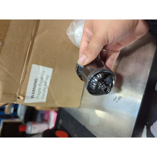 Hortsun 16 Packs E26 Vintage Ceramic Lamp Socket, Edison Industrial Pendant Metal Light Socket Replacement Screw in Light Bulb Holder for DIY Lighting, 600 Degrees Celsius Heat Resistant, Black