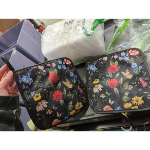 Vintage Wild Floral Pot Holders Set of 2 Retro Rose Sunflower Kitchen Decorative Heat Resistant Potholder Cotton Lining Oven Hot Pads for Cooking Baking Microwave Oven End Dishes BBQ Gifts