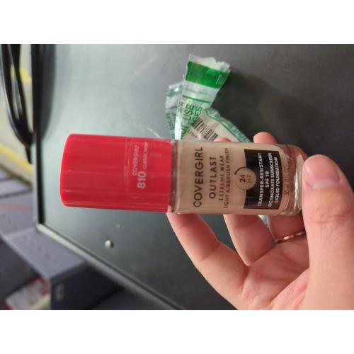 COVERGIRL Outlast Extreme Wear Foundation SPF18, 805 Ivory, 1 oz
