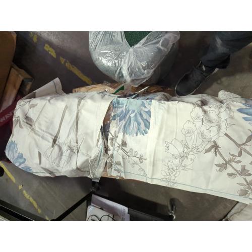 Swanson Beddings Daisy Silhouette Reversible Floral Print 3-Piece 100% Cotton Bedding Set: Duvet Cover and Two Pillow Shams (Queen) (Comforter is NOT Included)