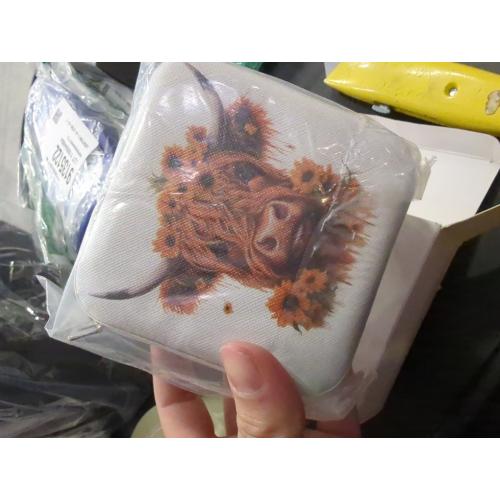 CEELGON Western Jewelry Box Case Gift Highland Cow Print Travel Jewelry Organizer Christmas Gifts for Teen Girls Cowgirl Stuff Small Portable Travel Accessories for Women (Sunflowers Highland Cow)