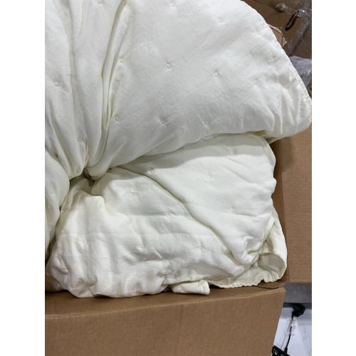 Fluffy Duvet  ( 104x 118)    Color  cream see the pictures