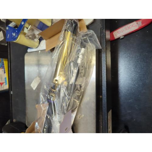 Hot Tools 1 1/4 Curling Iron for Beginners | Long-Lasting Results, Defined Curls and Easy to Use with Temperature Control for All Hair Types up to 430℉