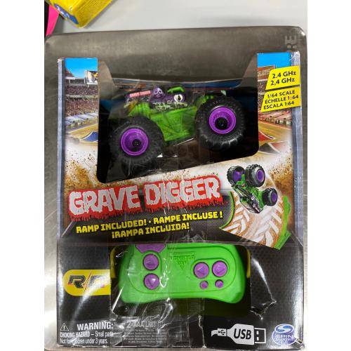 Monster Jam, Grave Digger Remote Control Monster Truck 1:64 Scale, Includes Ramp, RC Cars - Multi