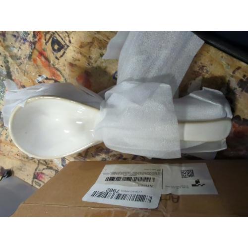 Artena Soup Spoons Set of 4, Asian Ramen Spoon, Chinese Soup Spoons for Dumplings Wonton, White Ceramic Japanese Pho Spoon, Deep Oval Hook Design, Dishwasher Safe (7.35 inch)