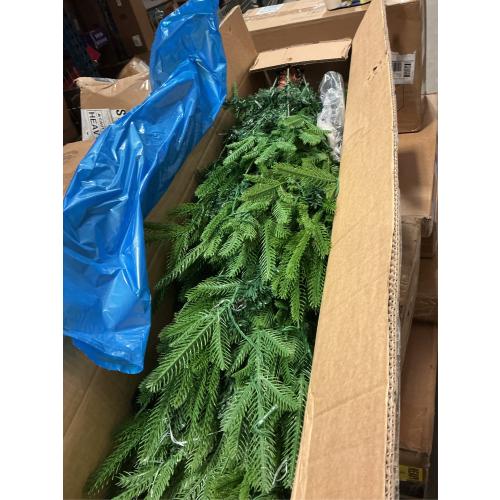 6 FT Pre-Lit Artificial Christmas Tree with 250 Dual-Color LEDs & Timer, 530 Realistic Branch Tips, Metal Stand for Holiday Home Christmas Decorations