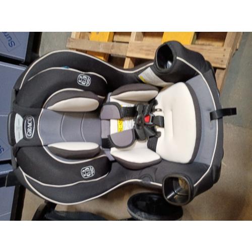 Graco Extend2Fit Convertible Car Seat, Rear and Forward Facing Car Seat with Adjustable Extension Panel for Extra Legroom, Great Gift for Baby Shower or Baby Registry, Gotham