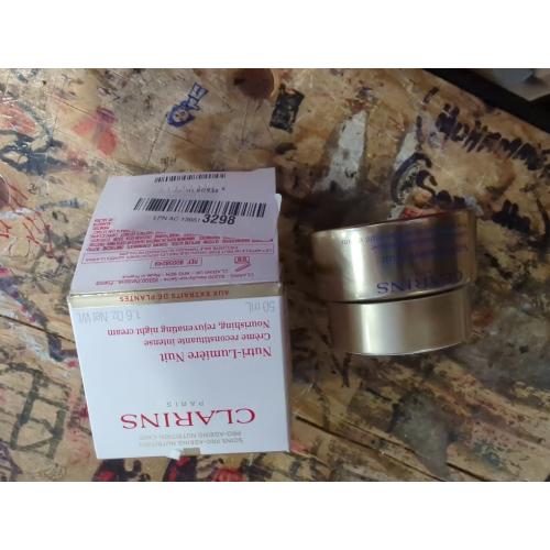 Clarins Nutri-Lumière Day Cream | Anti-Aging Moisturizer | Restores Radiance and Vitality To Mature Skin | Minimizes Appearance Of Deep Wrinkles and Age Spots | Nourishes and Softens | 1.6 Ounces