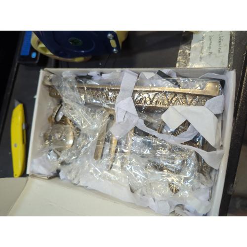 eSplanade Brass Shankh Chakra Namah Showpiece | Shankha Chakra Tilak | Shankha Gada Padma | Padmanabha Swami | Vishnu | Home Decor - Length: 8.75 Inches