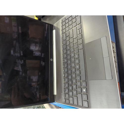 HP Notebook - 15-dw0011ds With Charger